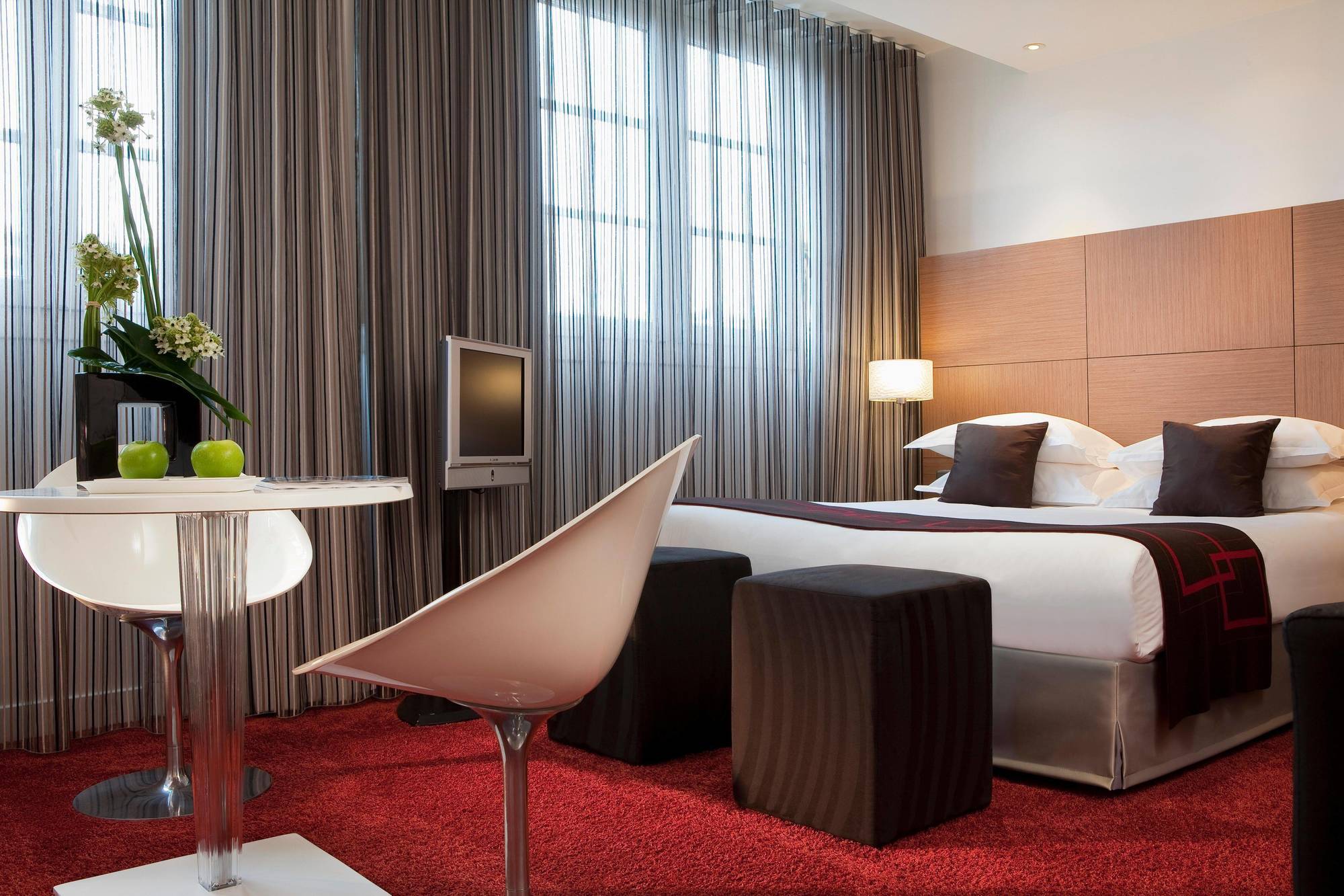Villathena Paris Room photo