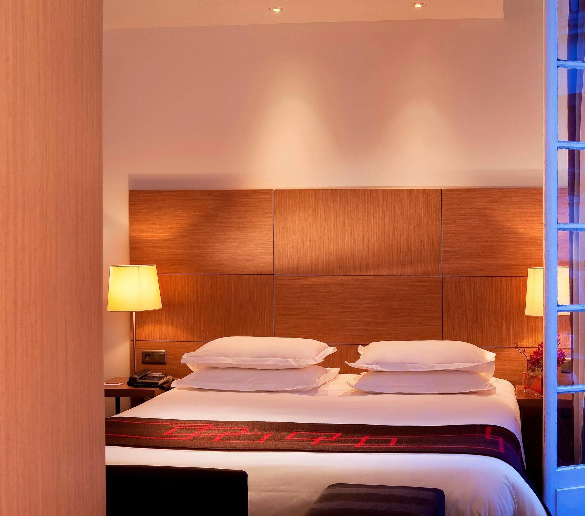 Villathena Paris Room photo